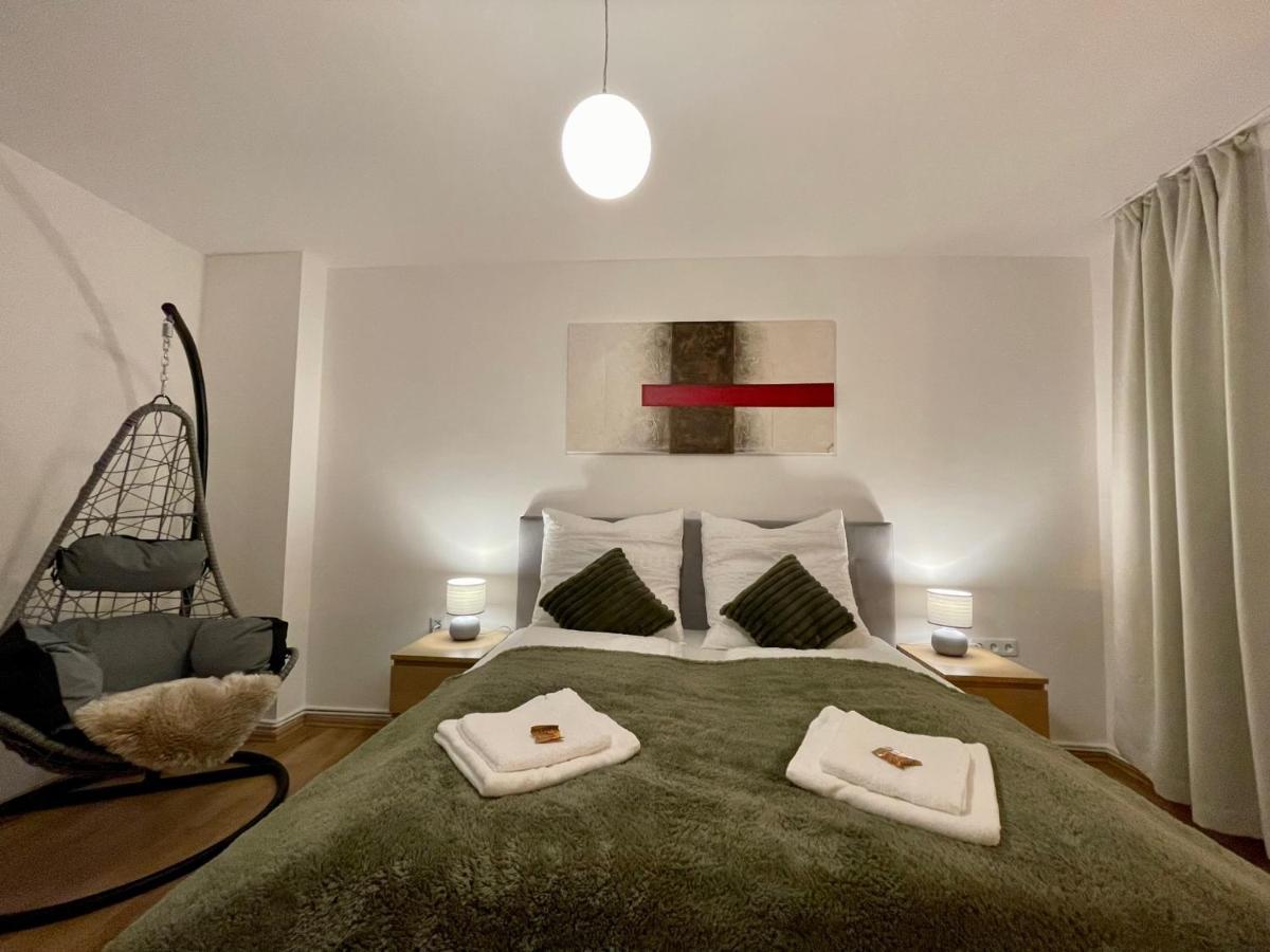 Downtown Apartment By Ninja Spaces - Kingsize-Bett, Kueche, Netflix, Terrasse Wuppertal Esterno foto