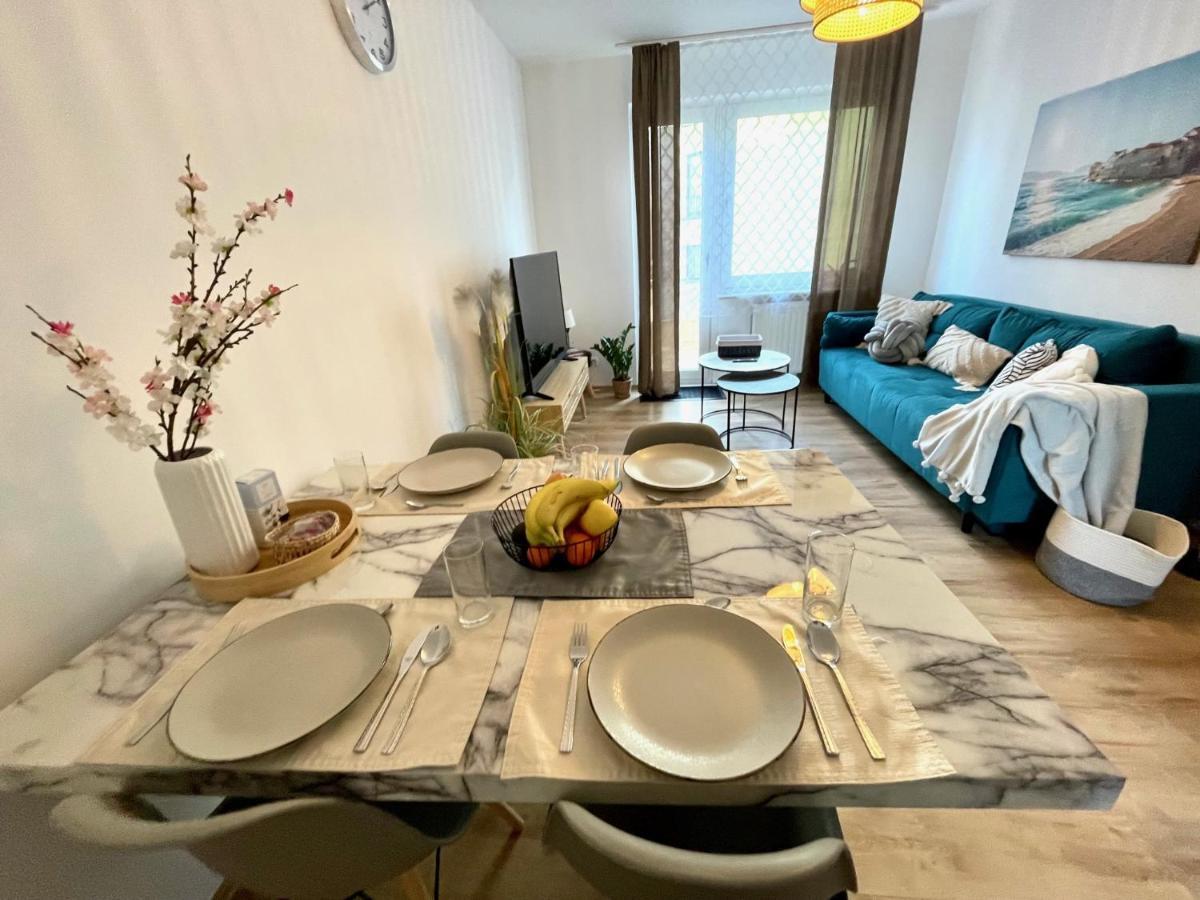 Downtown Apartment By Ninja Spaces - Kingsize-Bett, Kueche, Netflix, Terrasse Wuppertal Esterno foto