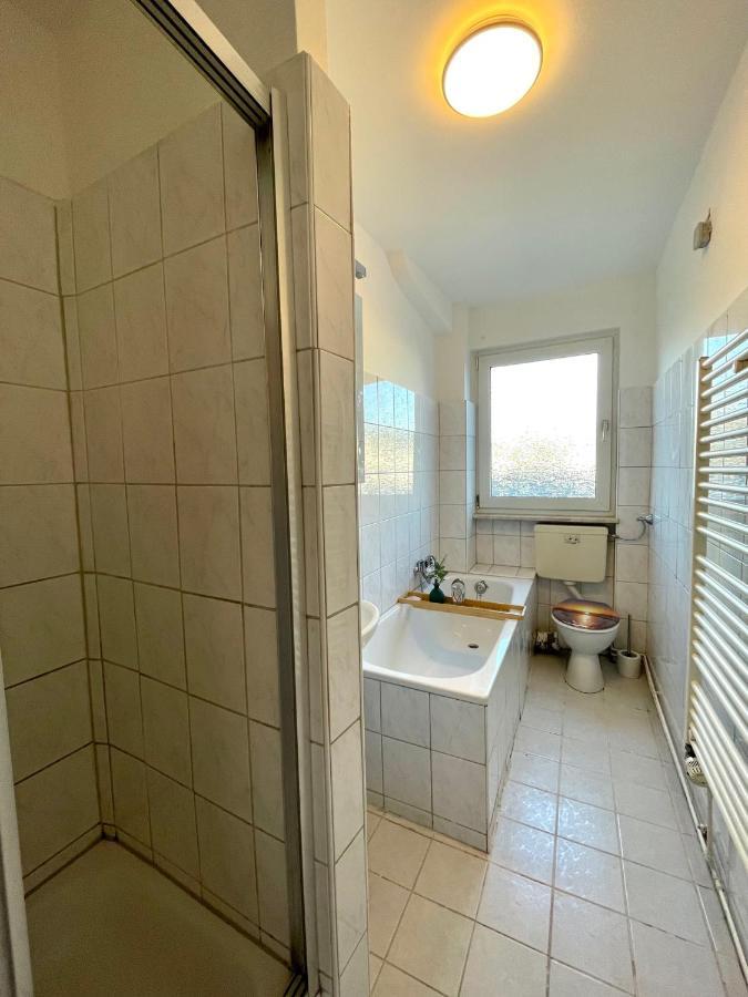 Downtown Apartment By Ninja Spaces - Kingsize-Bett, Kueche, Netflix, Terrasse Wuppertal Esterno foto